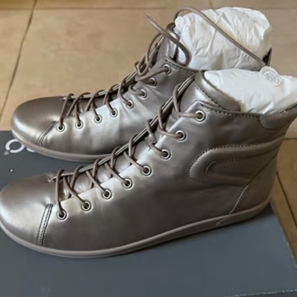 ECCO WOMEN'S Leather Boots shoe size 10-10.5 Brand new in box